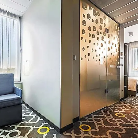 Qubus Hotel 3*